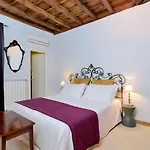 Sangallo - Residenze Romanae Πανσιόν 3*